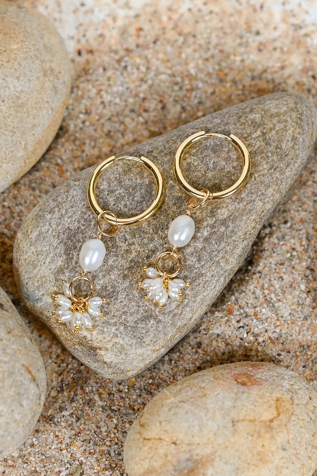 Boucles d'Oreilles Céline – Créoles Dorées et Perles d'Eau Douce - Beurlie