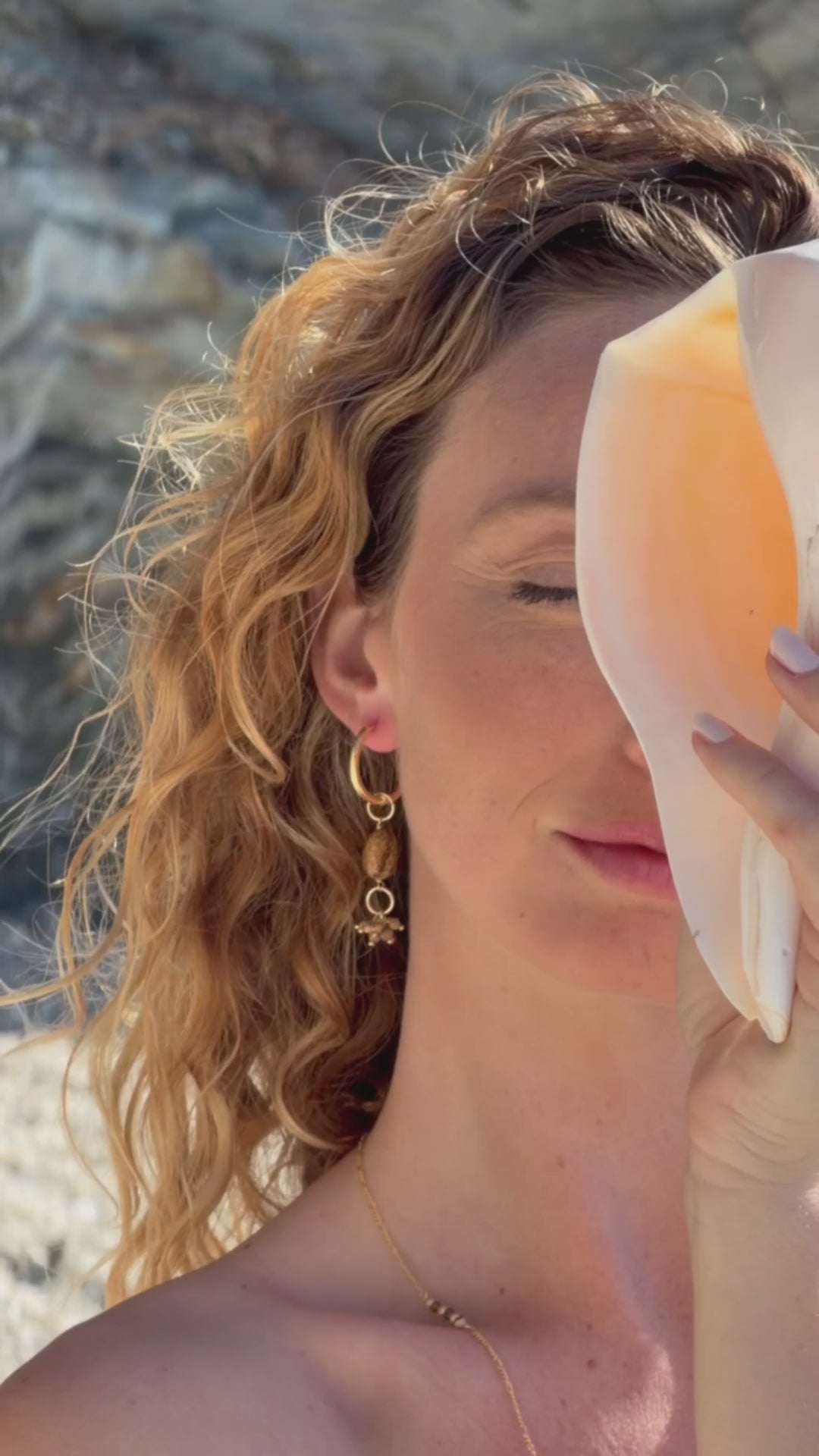 Charger et lire la vidéo dans la visionneuse de la Galerie, Boucles d&amp;#39;Oreilles Céline – Créoles Pendantes Jaspe du Désert